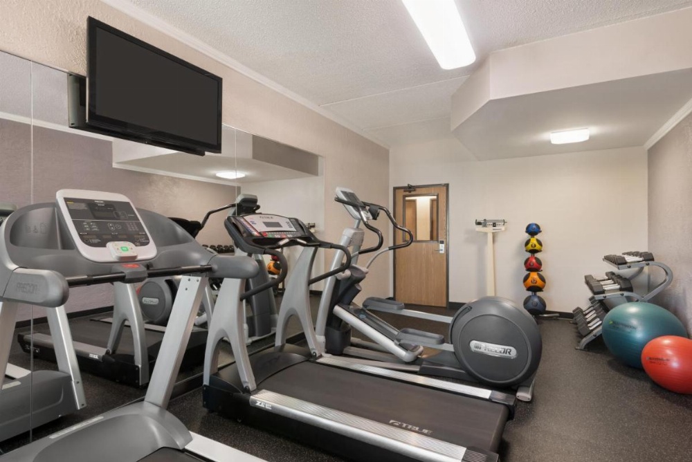Country Inn & Suites by Radisson, Mt. Pleasant-Racine West, WI Image 11