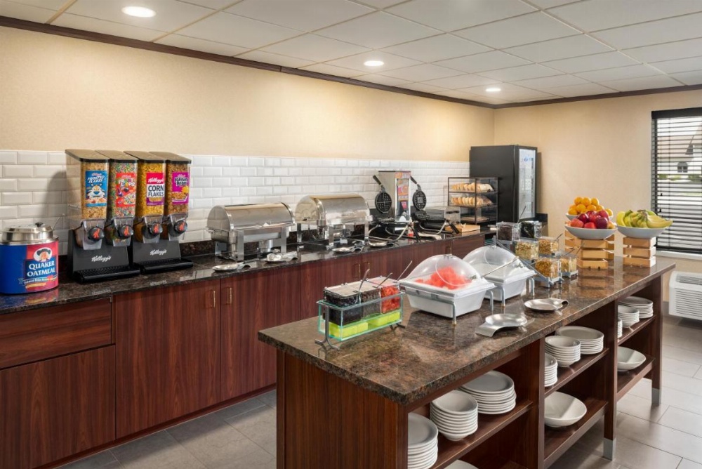 Country Inn & Suites by Radisson, Mt. Pleasant-Racine West, WI Image 6